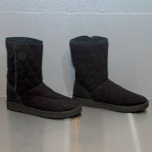 UGG  #3176 Quilted Short Black Boots Size 7